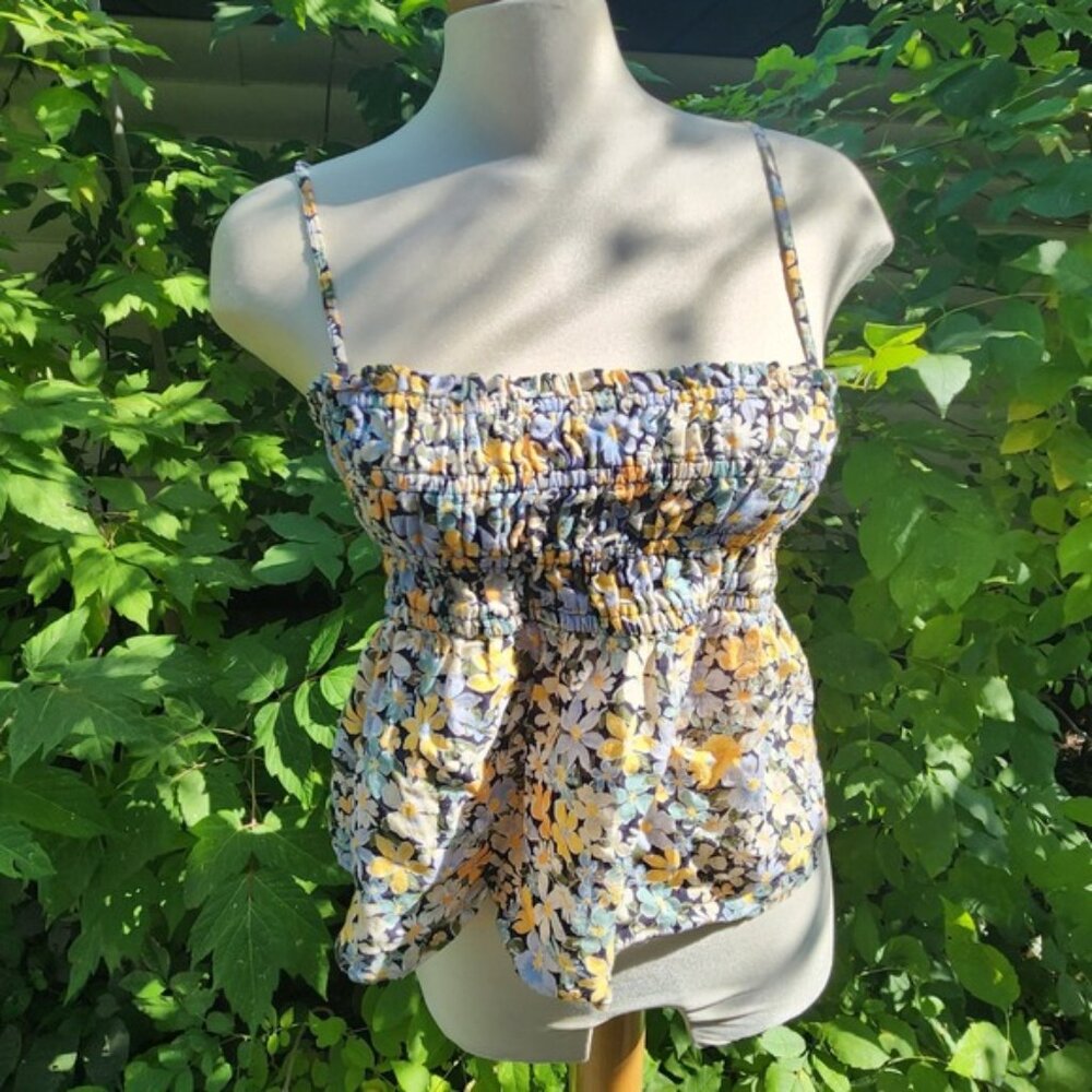 AE‎ medium Floral Cami Crop Top Smocked Ruffle Sleeveless Summer Casual